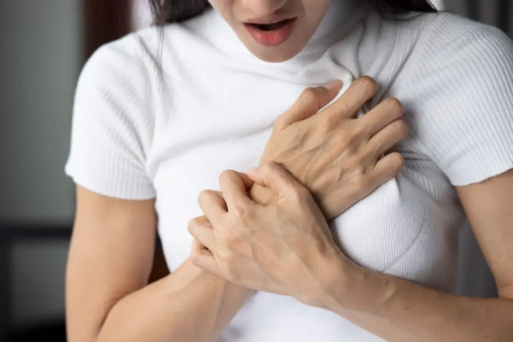 symptoms of chest pain caused from stress vs heart-related issues